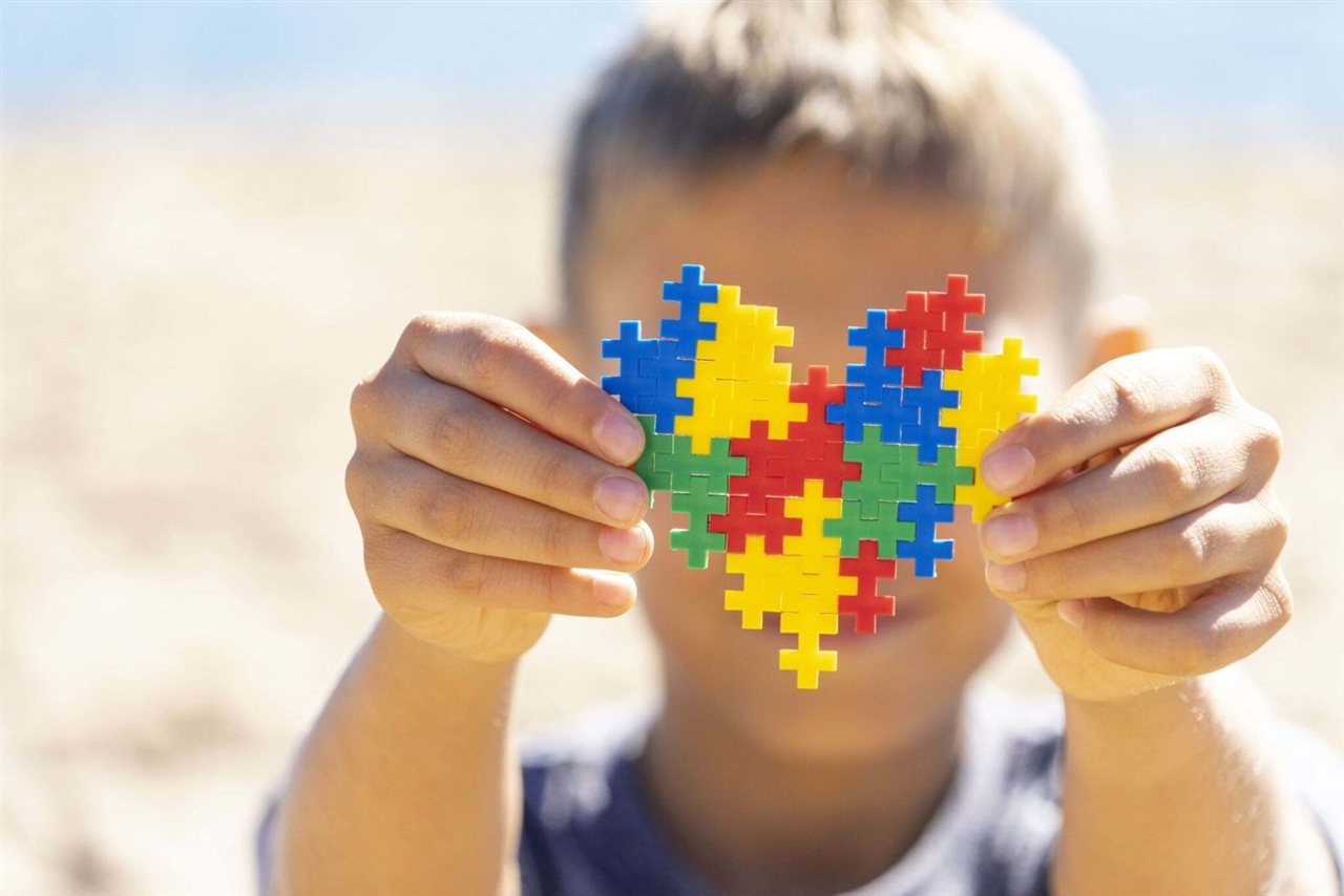 Autismo não pode ser revertido com 'pílula de alho'; trata-se de golpe